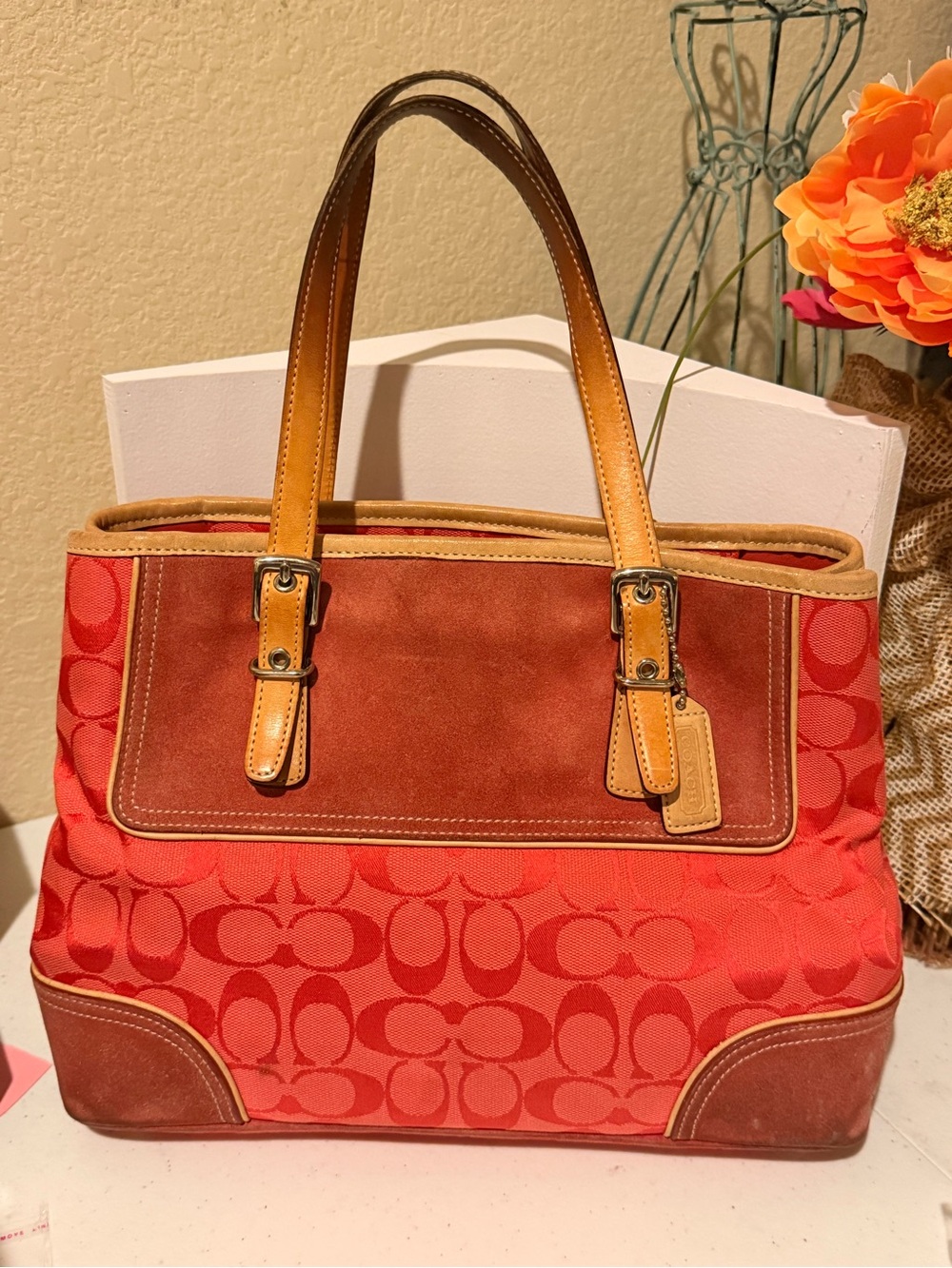 Vintage 2004 Coach Hampton Signature Red Canvas & Suede Tote Bag 
Coach Coral Si